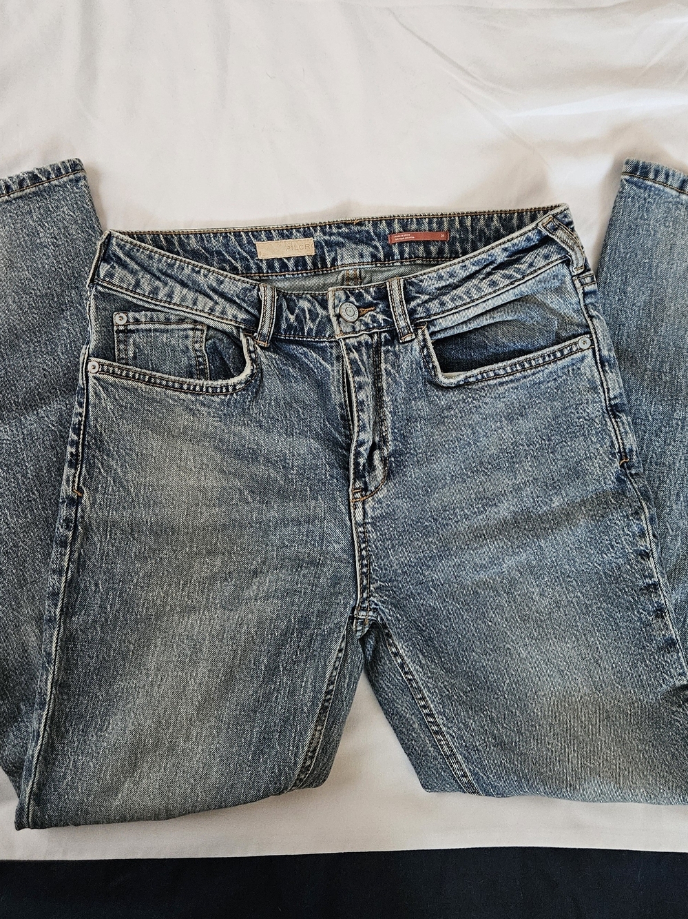 Pilcro Jeans Women's 28 Medium Wash Distressed Denim Slim Straight Leg Jeans